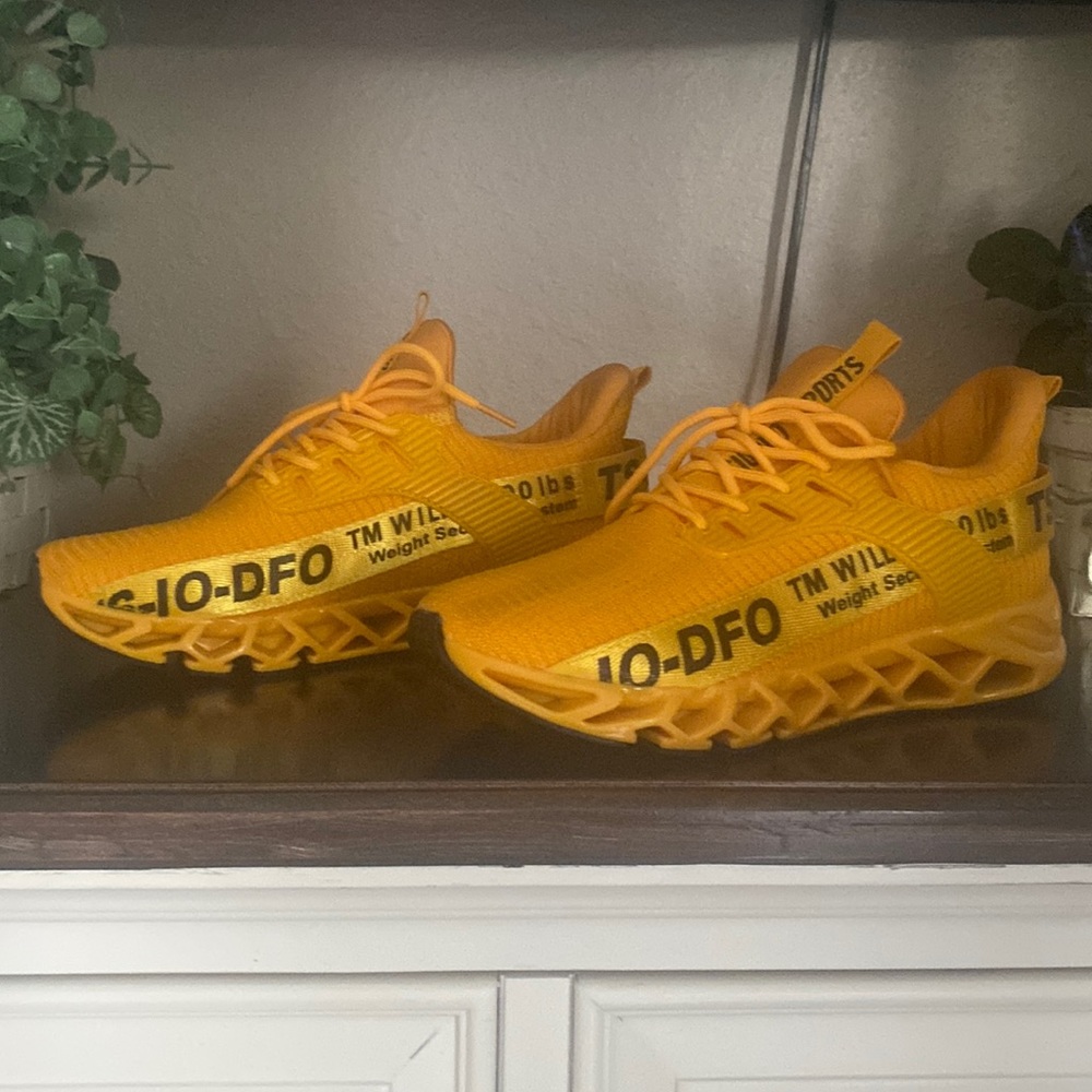 Brand New TS-10-DFO Size 8 Sneakers